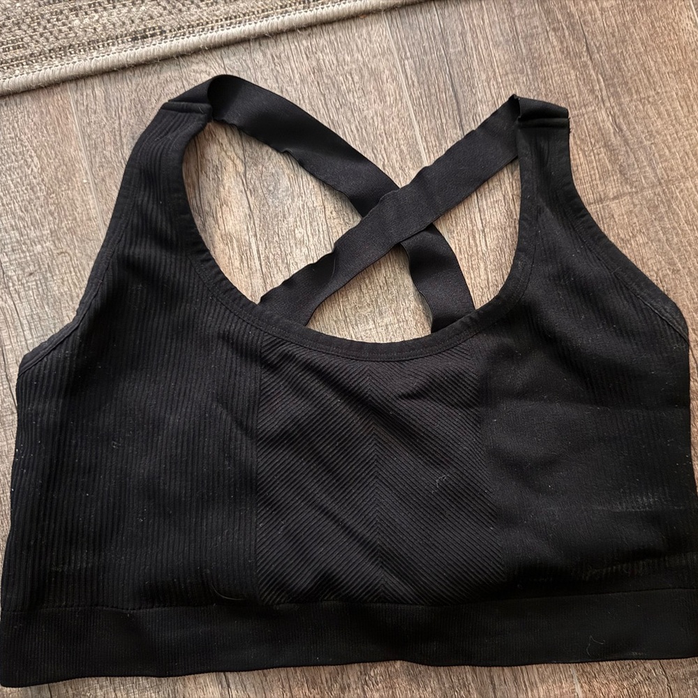 Black Cross-Back Sports Bra